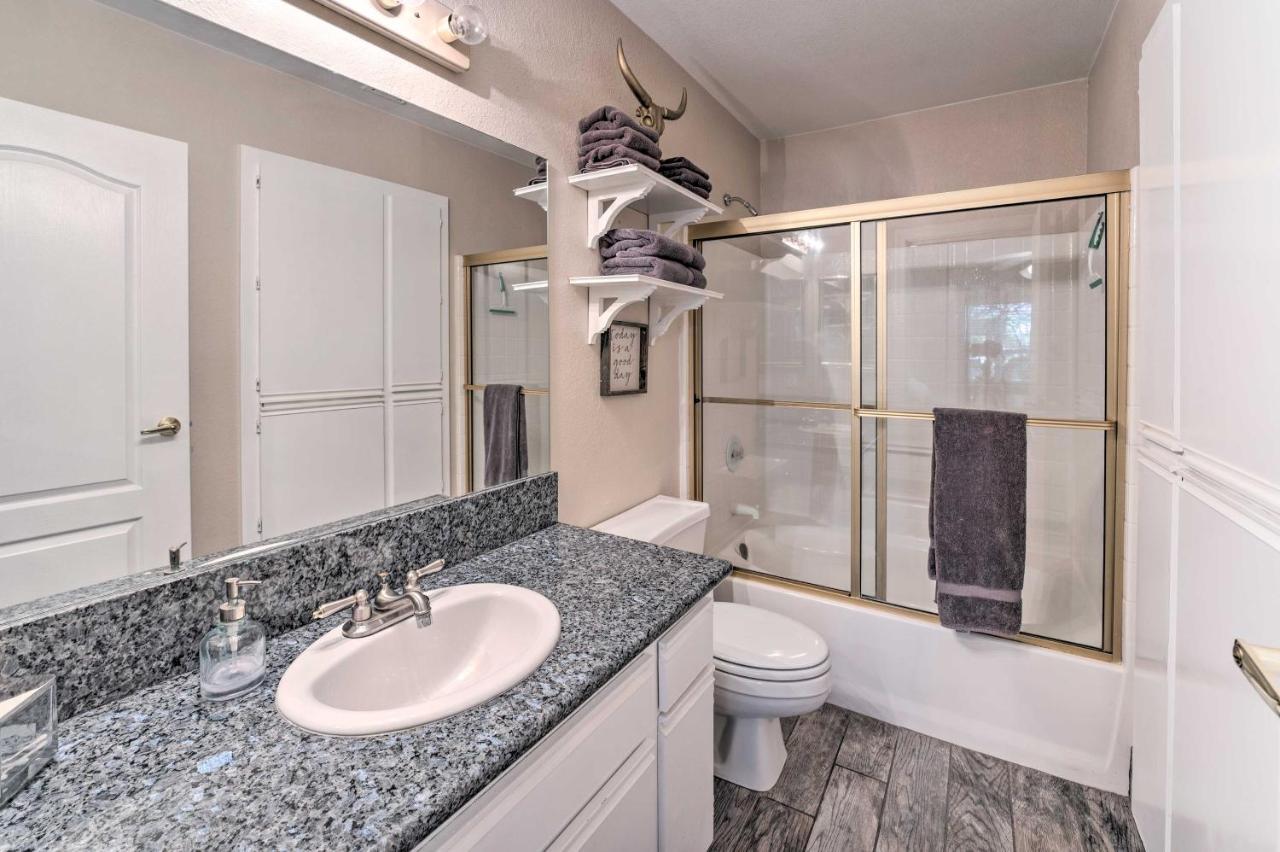 Lake Havasu Condo With Pool Access 1 Block To Beach Lake Havasu City Exteriör bild