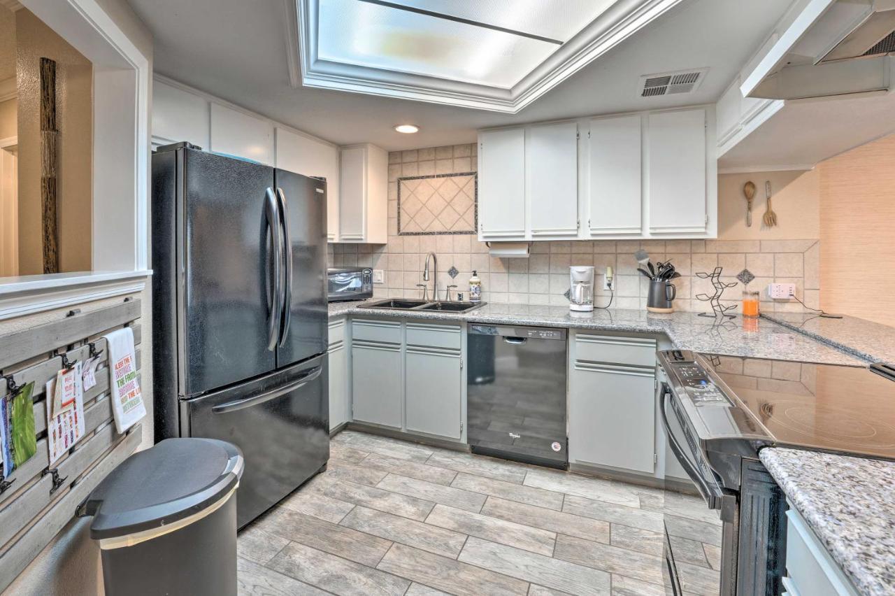 Lake Havasu Condo With Pool Access 1 Block To Beach Lake Havasu City Exteriör bild